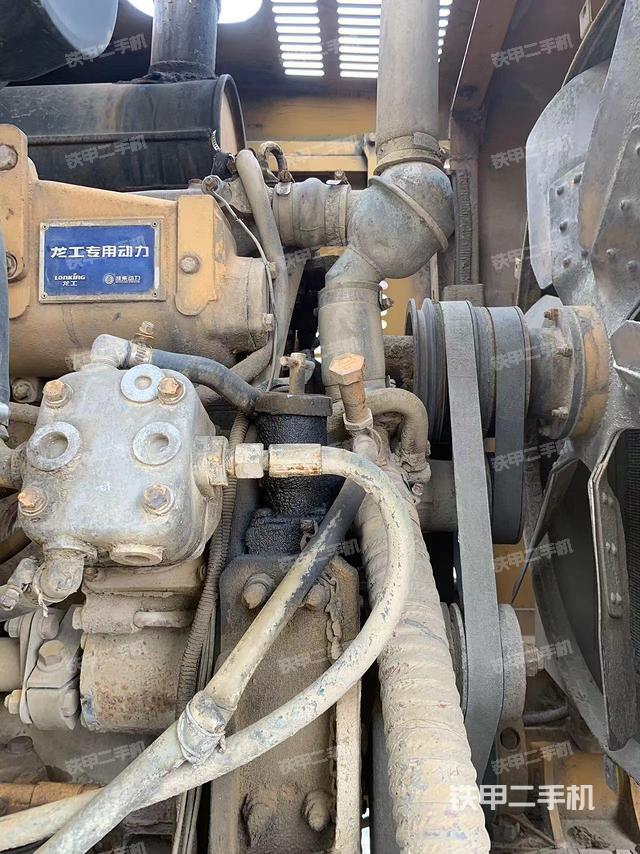 發(fā)動機右側(cè)（整機外觀及大件）