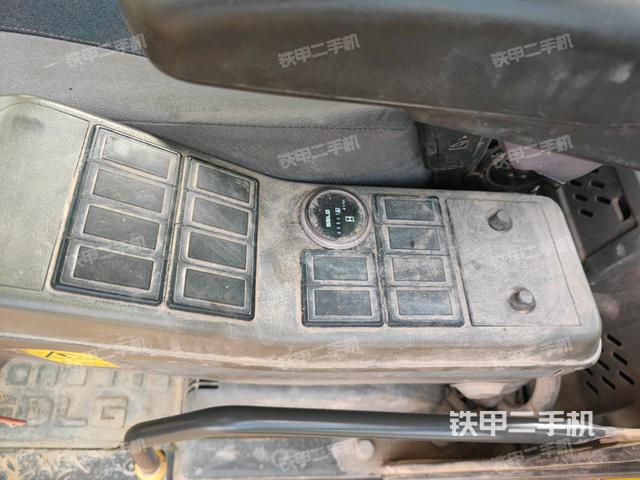 座椅右側(cè)控制臺(tái)/鑰匙門(mén)/油門(mén)/含右手柄（駕駛室部分）