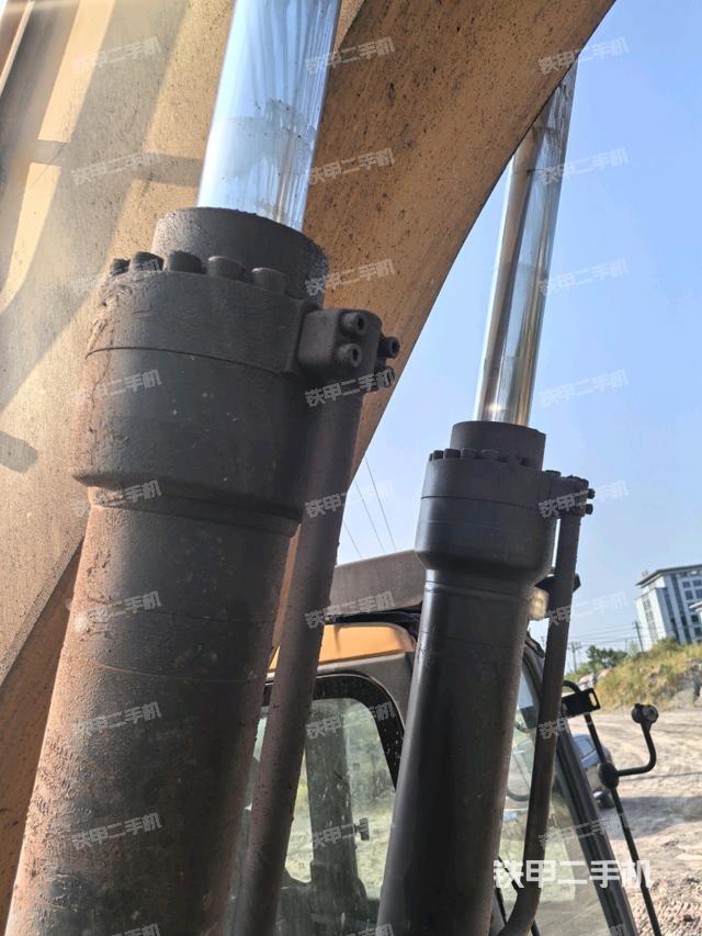 大臂油缸整體?豎拍（工作和回轉(zhuǎn)裝置）