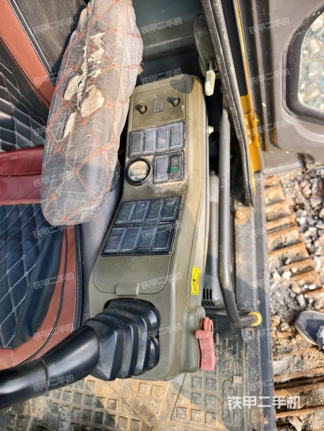 座椅左側控制臺/音響/含左手柄（駕駛室部分）