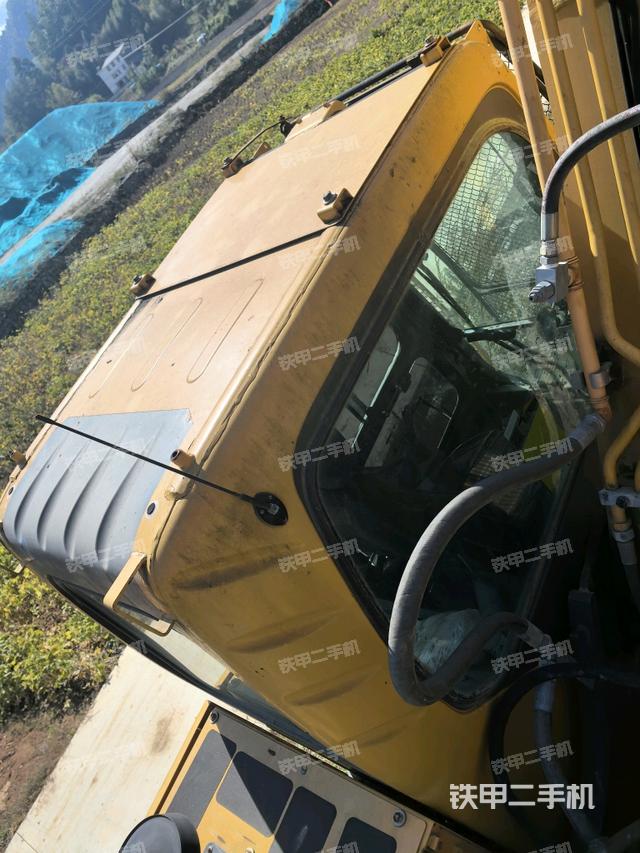 駕駛室頂部（整機外觀）