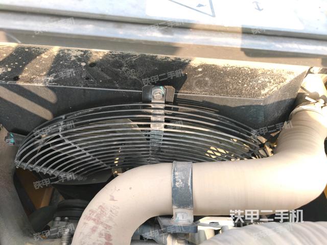 氣門(mén)室蓋螺絲特寫(xiě)（上車(chē)部件）