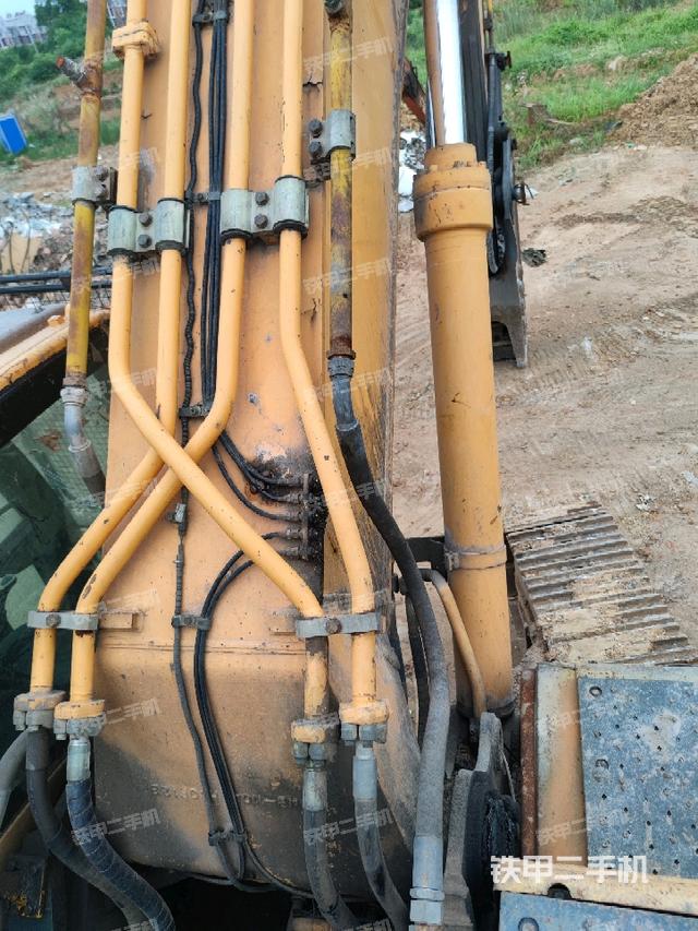 大臂背部俯视（工作和回转装置）