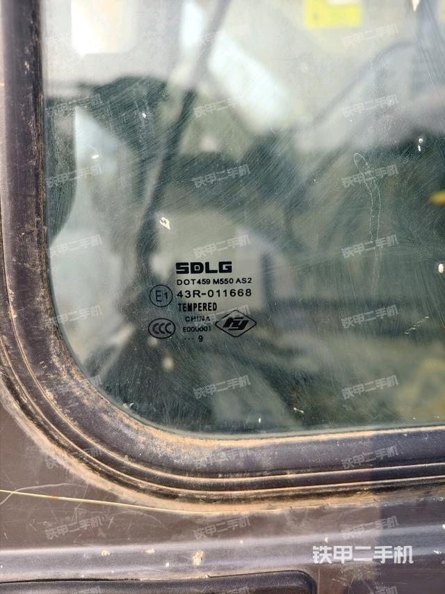 右側玻璃角標（駕駛室部分）