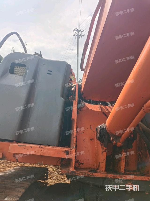 大臂根部?斜（工作和回轉(zhuǎn)裝置）