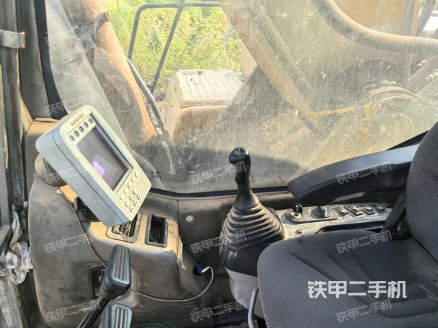 座椅右側(cè)控制臺/鑰匙門/油門/含右手柄（駕駛室部分）