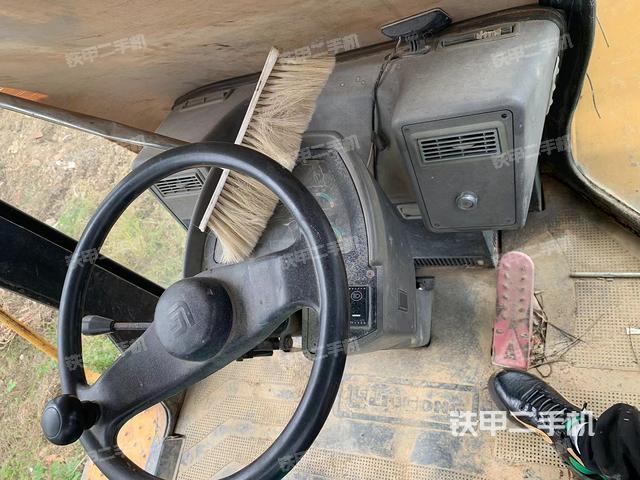 駕駛室操作臺(tái)（整機(jī)外觀及大件）