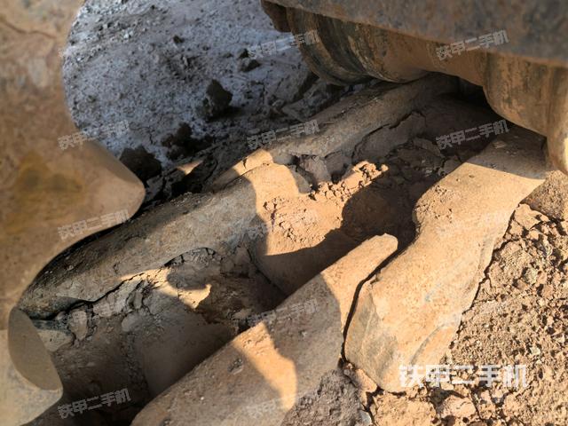 右驅(qū)動輪（行走機構(gòu)）