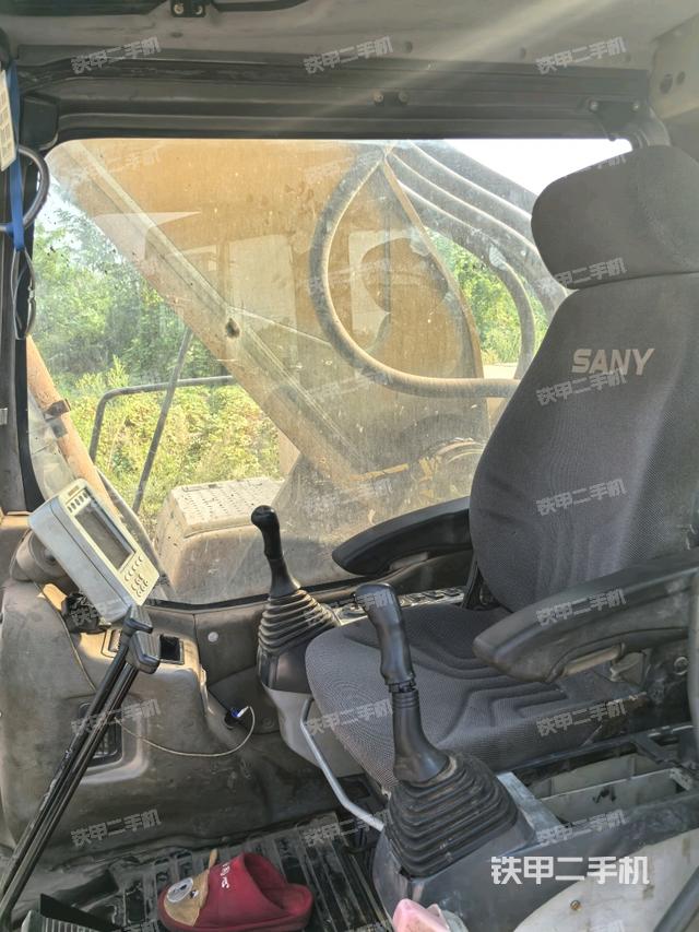 座椅左側(cè)控制臺/音響/含左手柄（駕駛室部分）