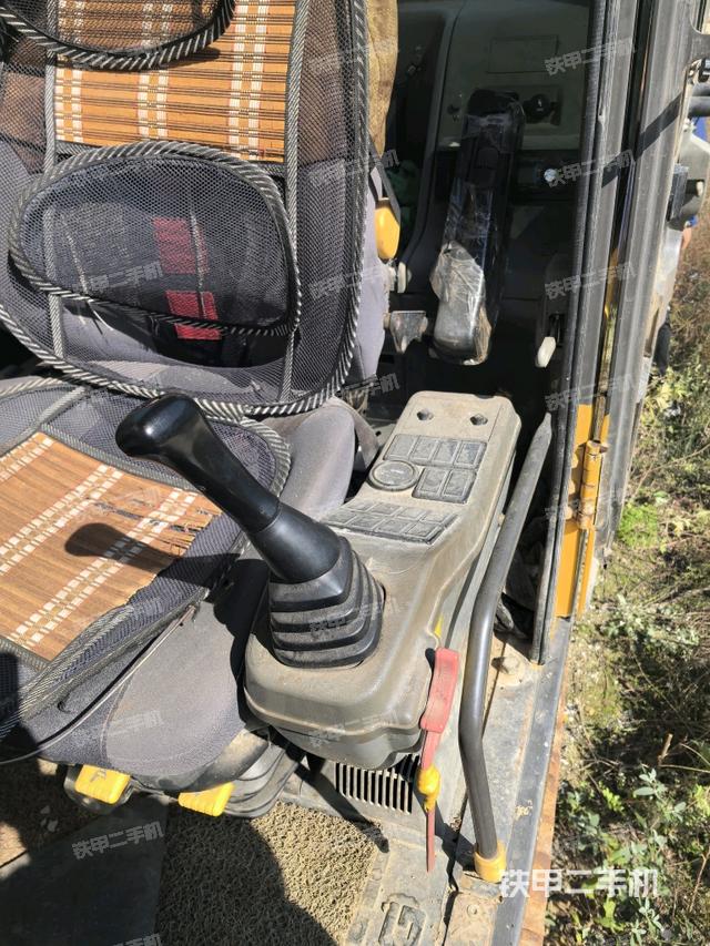 駕駛室整體（整機外觀）