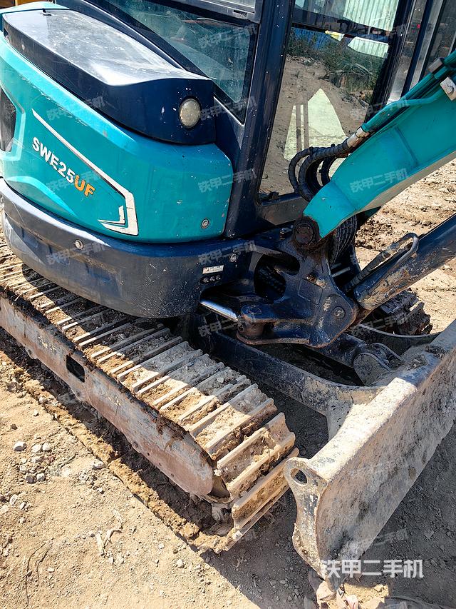 回轉(zhuǎn)馬達(dá)和主控閥（整機(jī)外觀）