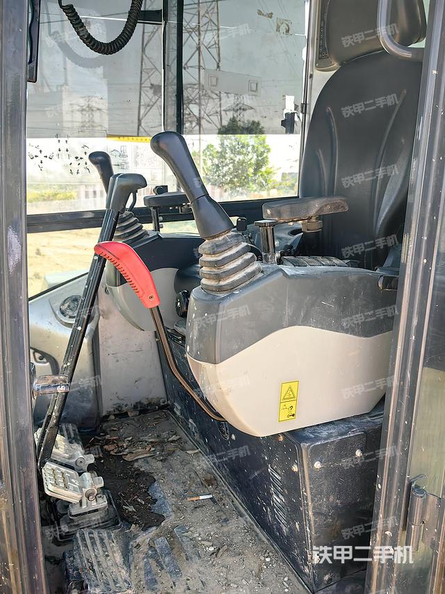 駕駛室整體（整機(jī)外觀）