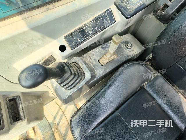 座椅左側(cè)控制臺/音響/含左手柄（駕駛室部分）