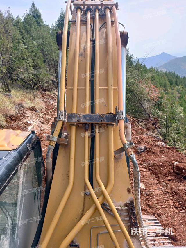 大臂背部俯視（工作和回轉(zhuǎn)裝置）