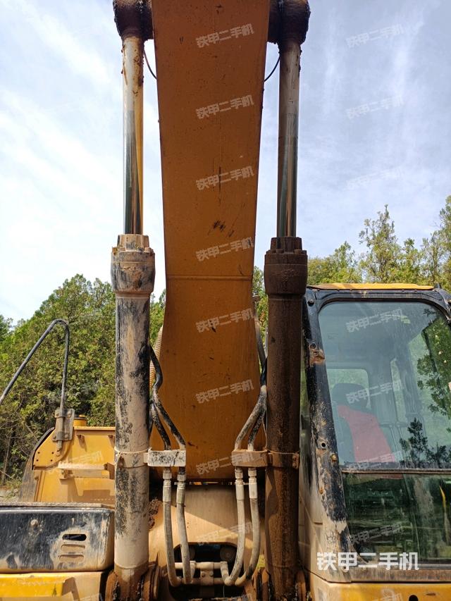 大臂油缸整體?豎拍（工作和回轉(zhuǎn)裝置）