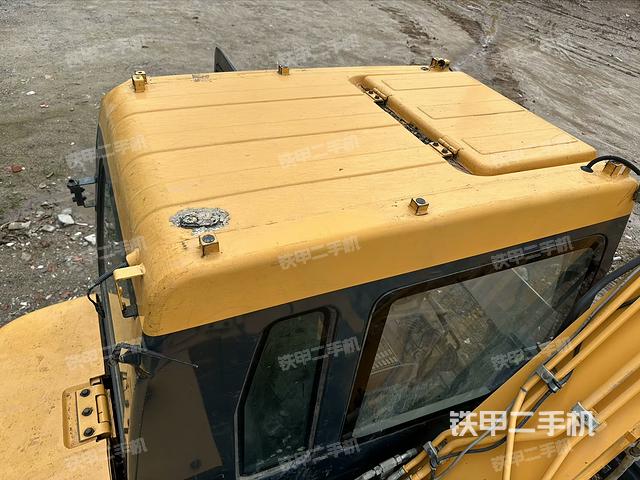 驾驶室顶部（整机外观）