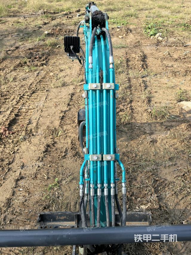 大臂背部俯視（工作和回轉(zhuǎn)裝置）