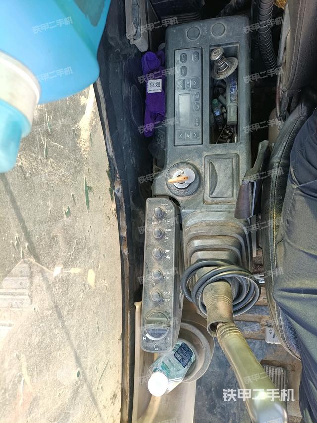 座椅右側(cè)控制臺/鑰匙門/油門/含右手柄（駕駛室部分）