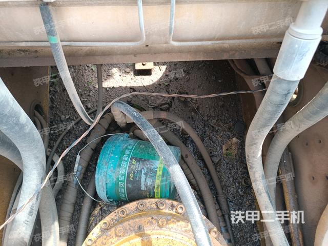 中央回轉(zhuǎn)接頭特寫（上車部件）