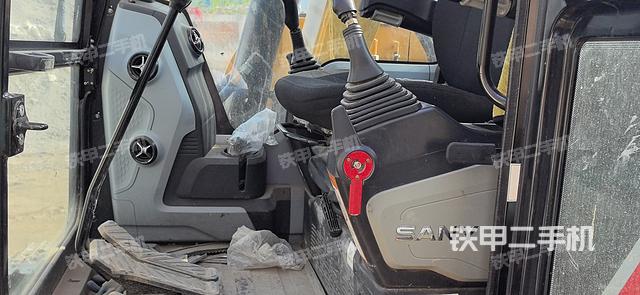 駕駛室整體（整機外觀）