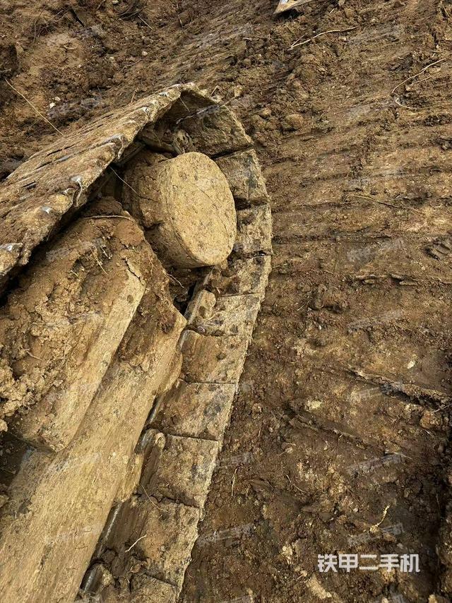 單側(cè)履帶整體（整機(jī)外觀）