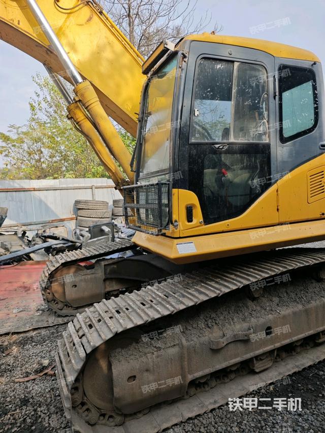 駕駛室整體（整機外觀）