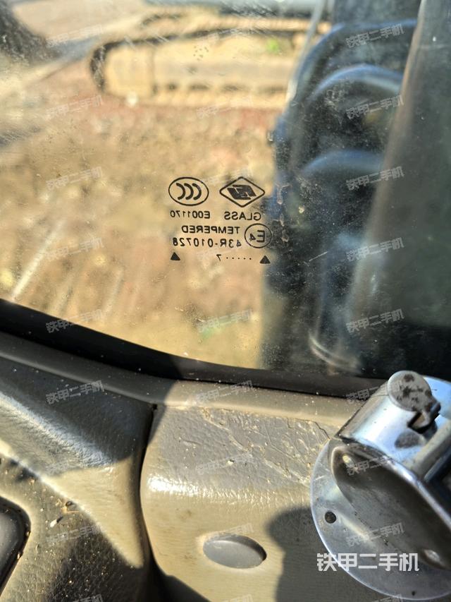 后窗玻璃角标（驾驶室部分）