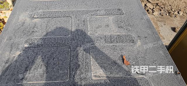 駕駛室頂部（整機外觀）