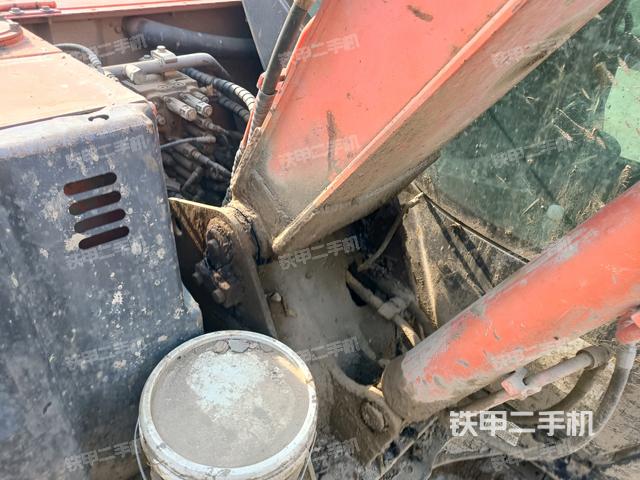 大臂根部?斜（工作和回轉(zhuǎn)裝置）