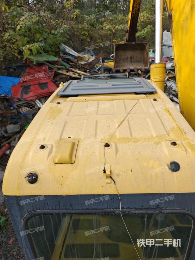 駕駛室頂部（整機外觀）