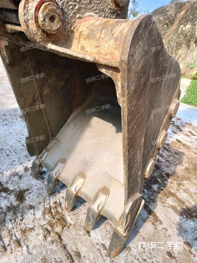 鏟斗右后整體（工作和回轉(zhuǎn)裝置）