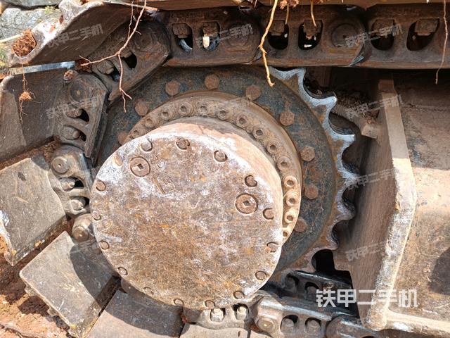 右驅(qū)動輪（行走機構(gòu)）