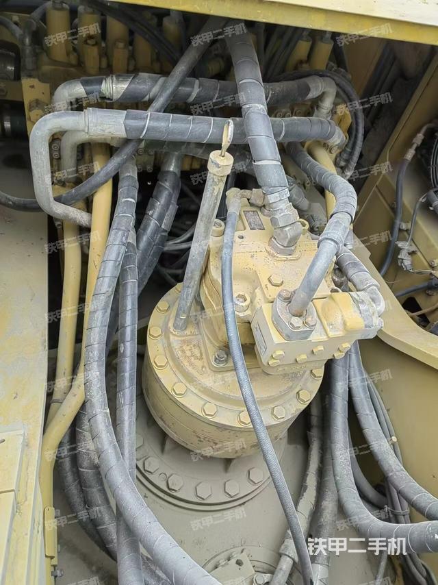 回轉(zhuǎn)馬達和主控閥（整機外觀）