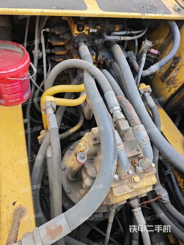 回轉(zhuǎn)馬達和主控閥（整機外觀）