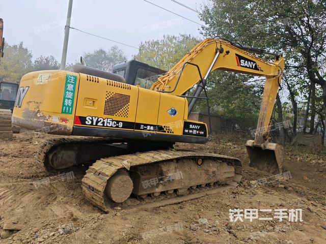 三一重工SY215C挖掘机的设备实拍-第2张实拍照片