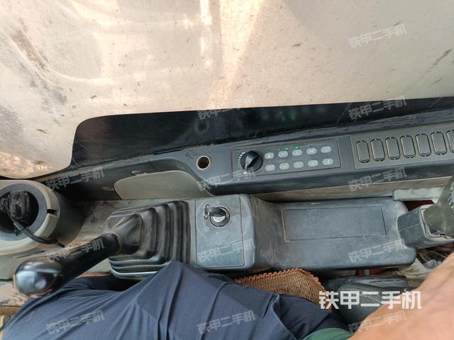 座椅右側(cè)控制臺/鑰匙門/油門/含右手柄（駕駛室部分）