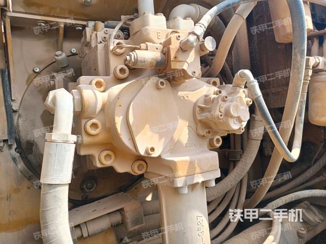 液壓泵斜45?右（大件艙室）