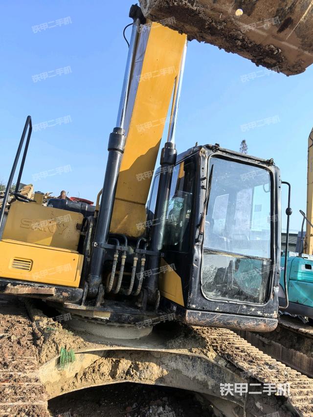 大臂油缸整体 竖拍（工作和回转装置）