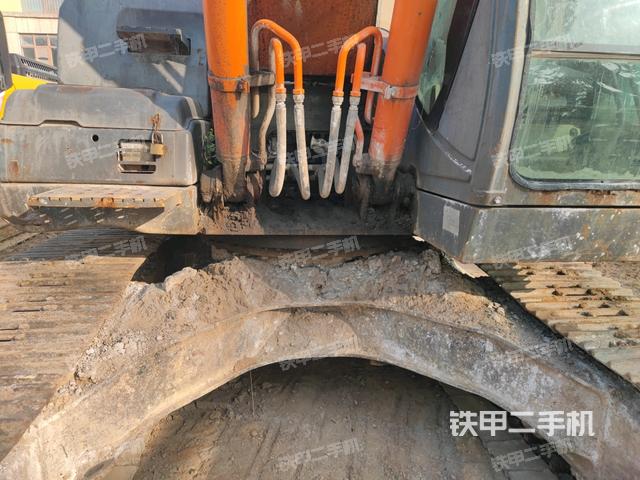 轉(zhuǎn)盤(pán)和下車(chē)架正前(工作和回轉(zhuǎn)裝置) 轉(zhuǎn)盤(pán)和下車(chē)架正前(工作和回轉(zhuǎn)裝置)