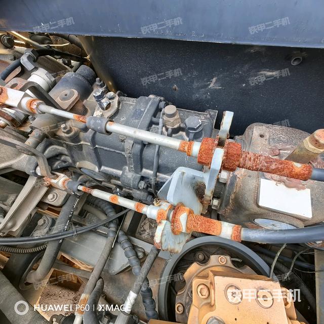 回轉(zhuǎn)馬達(dá)和主控閥（整機(jī)外觀）