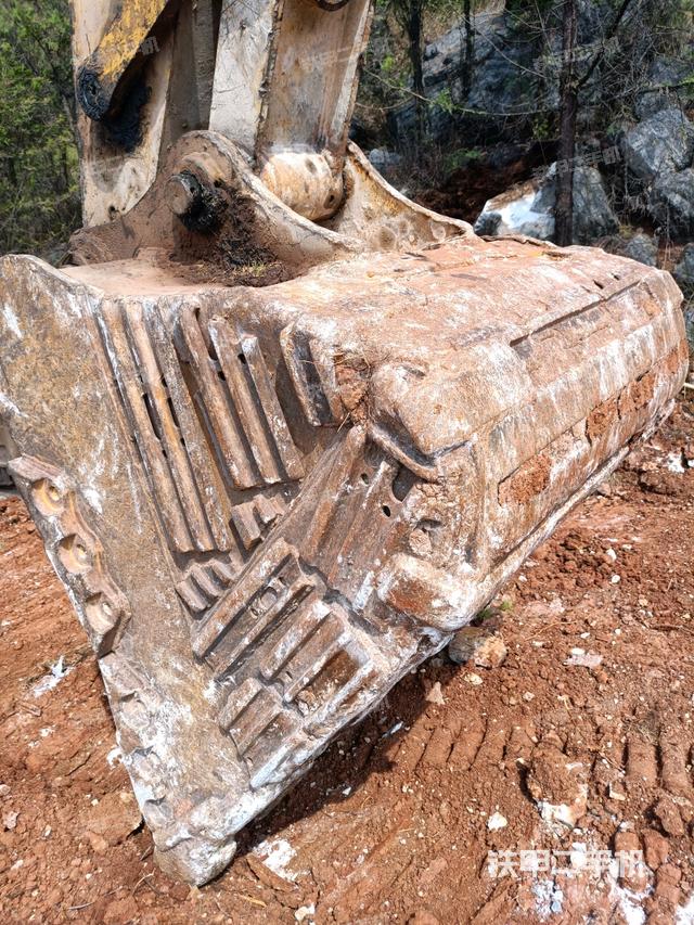 鏟斗右后整體（工作和回轉(zhuǎn)裝置）