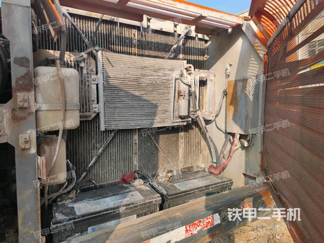 散熱器正面(大件艙室) 散熱器正面(大件艙室)