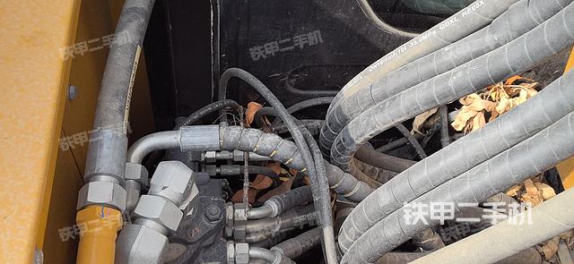 回轉(zhuǎn)馬達和主控閥（整機外觀）