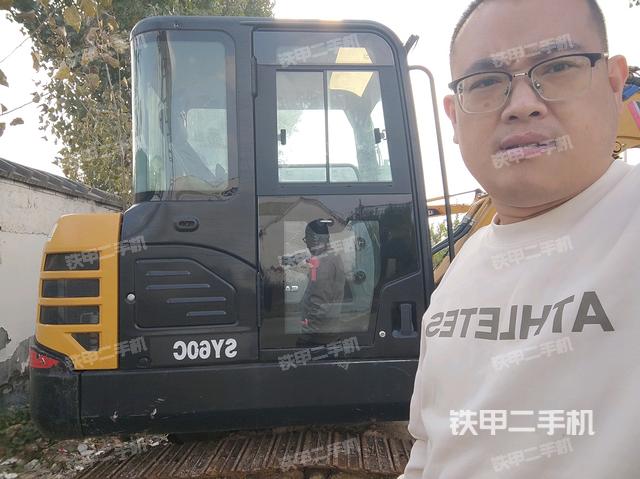 三一重工SY55C挖掘机的设备实拍-第1张实拍照片