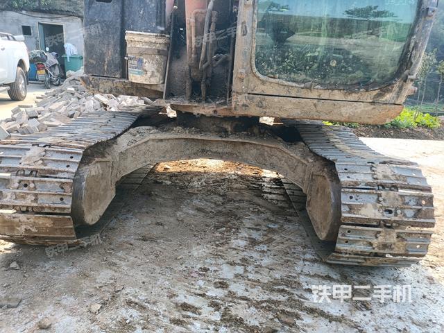 轉(zhuǎn)盤和下車架正前（工作和回轉(zhuǎn)裝置）