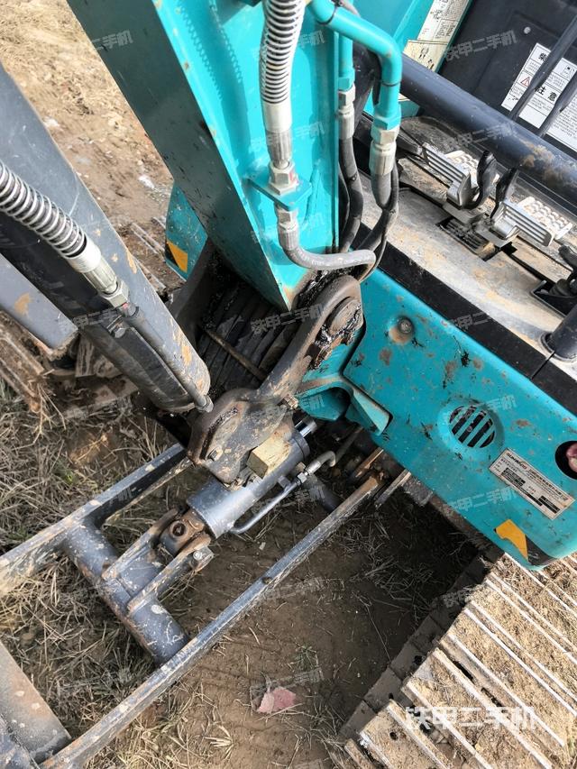 大臂根部?斜（工作和回轉(zhuǎn)裝置）