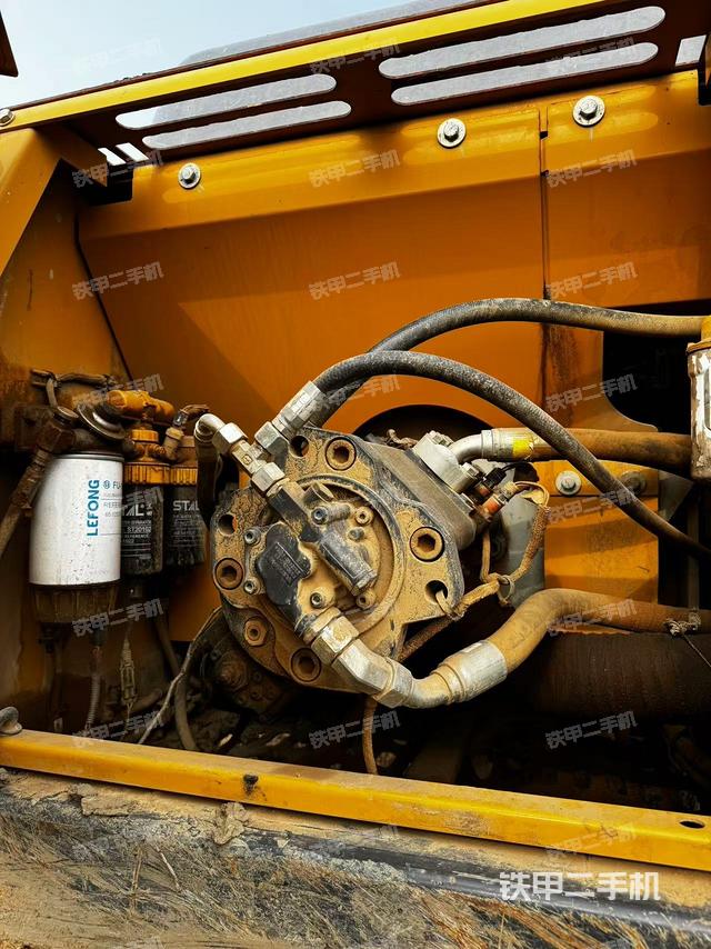 液壓泵艙室正面整體（整機(jī)外觀）