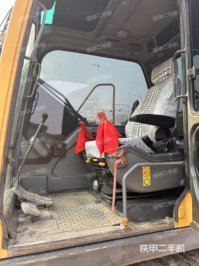 駕駛室整體（整機(jī)外觀）