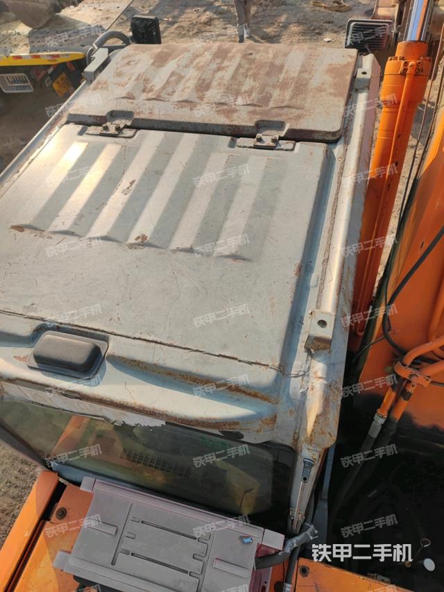 駕駛室頂部俯視(上車(chē)部件) 駕駛室頂部俯視(上車(chē)部件)