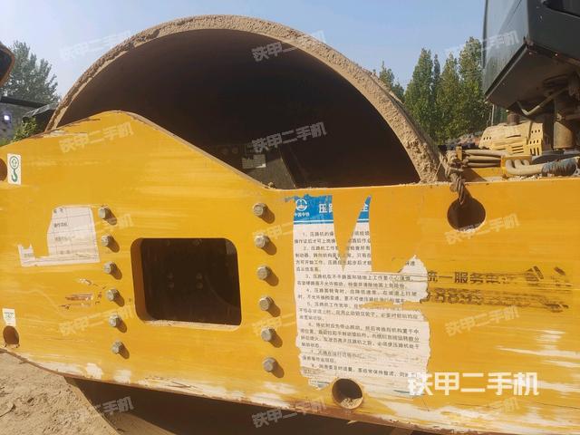 前輪左側(cè)減震塊連接及部件（壓路機(jī)前后車(chē)架）